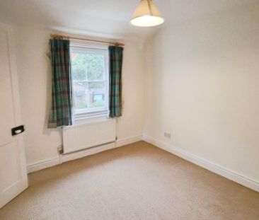 4 bedroom semi-detached house to rent - Photo 6