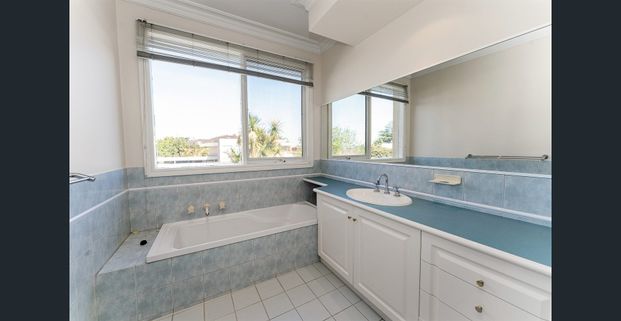 EXCEPTIONAL FAMILY LIVING – PRIVATE NORTH-FACING GARDEN & POOL OASIS - Photo 1