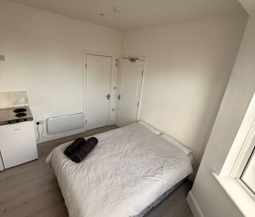 Studio Flat, Colville Road, E11 - Photo 1