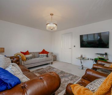 4 bedroom semi-detached house to rent - Photo 4