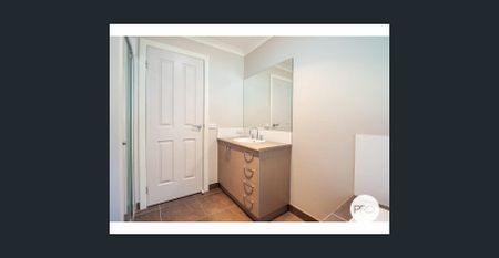 FAMILY HOME IN QUIET COURT! - Photo 3