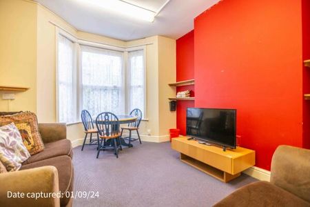 48, Heslington Road - Photo 2