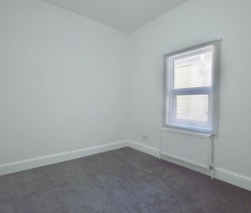 4 bedroom House To Let - Photo 5