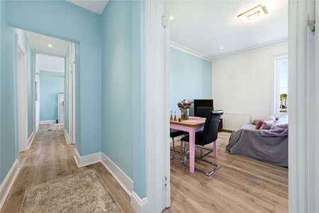 A newly refurbished two bedroom flat in a striking period mansion block close to the open spaces of Clapham Common - Photo 2