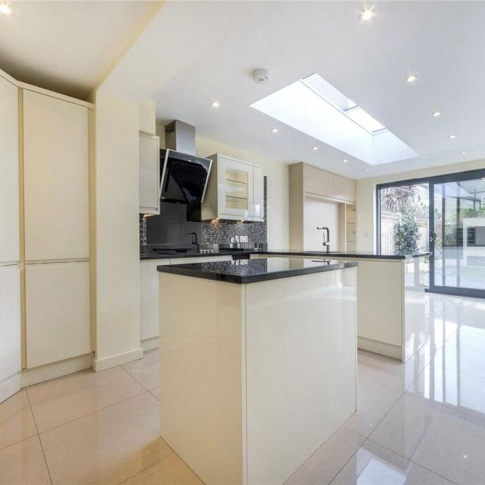 3 Bed Semi-Detached House, John Silkin Lane, SE8 - Photo 1