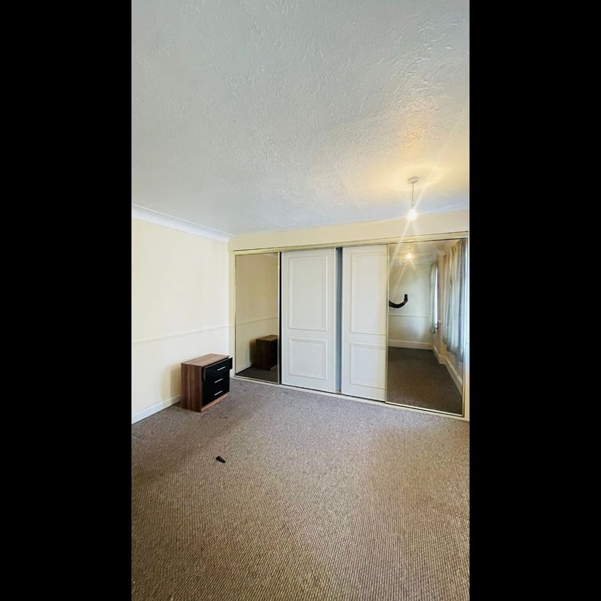 2 Bed Terraced House, Saxon Road, IG1 - Photo 1