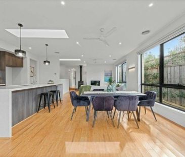 Charming 4-bedroom family home! - Photo 2