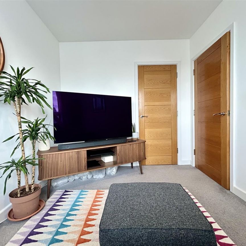 2 Bedroom Flat To Let - Photo 1
