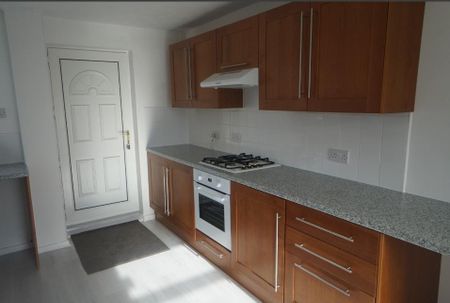 2 bedroom end of terrace house to rent - Photo 3