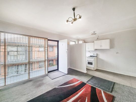 Convenient location - Photo 1