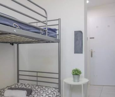 Single Bed in Room in a shared 5-bedroom apartment for rent in Sol,... - Photo 5