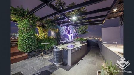 Furnished one bedroom in South Brisbanes best location with stunning river & city views - Photo 5