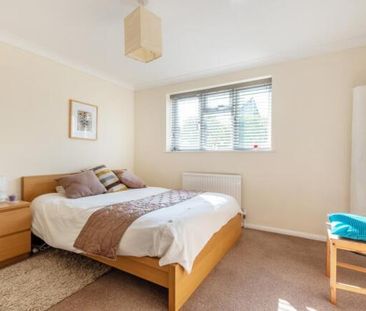 Ferndown Court, Guildford, Surrey, GU1 - Photo 6