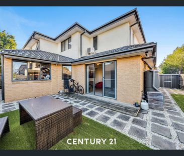 2/4 Hilltop Avenue, Clayton, Vic 3168 - Photo 1