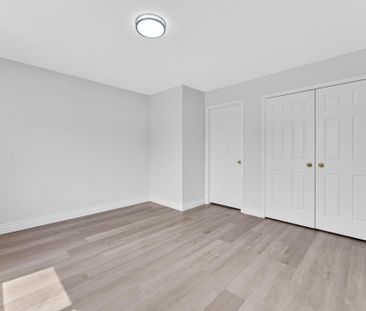 For Lease - 120 Jansen Avenue, Kitchener, Ontario - Photo 3