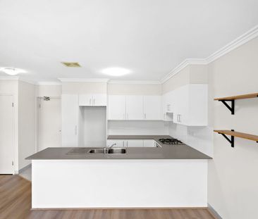 Light-Filled, Air-Conditioned Apartment in Prime Brookvale Location - Photo 1