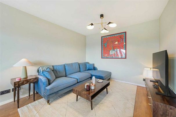 Porchester Square, Hyde Park, W2 - Photo 1