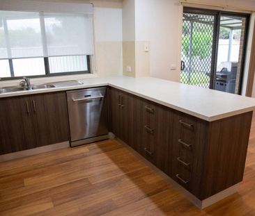 THREE BEDROOM HOME IN GREAT LOCATION! - Photo 2