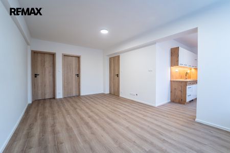 Pronájem bytu 3+1 v osobním vlastnictví 62 m², Nymburk - Photo 3
