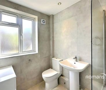 3 bedroom flat to rent - Photo 2