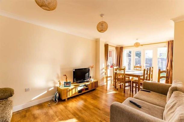 Earles Gardens, Norwich, NR4 - Photo 1