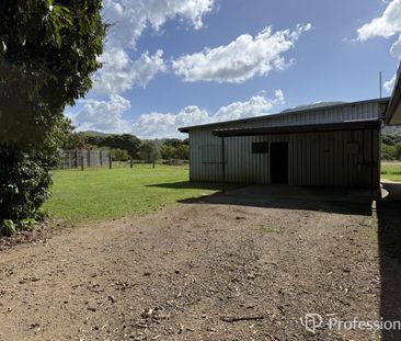 Enjoy The Best Of Both Worlds Convenient To Gympie and Tin Can Bay ... - Photo 5