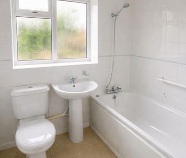 3 bedroom detached house to rent - Photo 4