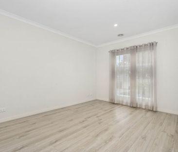 Renovated family home – walking distance to Marymede Catholic College - Photo 3