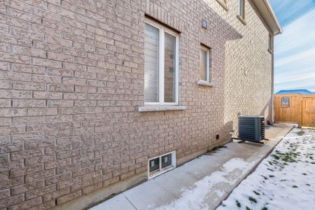 For Lease - 11 SPOKANNE Street, Brampton, Ontario - Photo 4