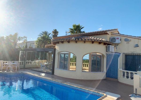 Villa for rent with 3 bedrooms and pool in Calpe for the winter season.