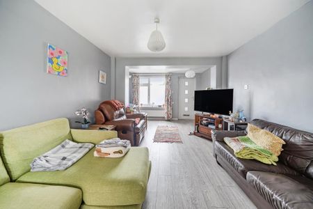 3 bedroom detached house to rent - Photo 3