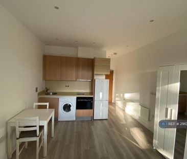 Studio to rent - Photo 2