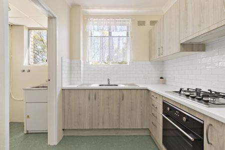 Modern Two Bedroom Apartment in Prime Coastal Location - Photo 2