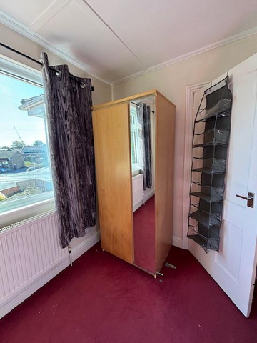 4 bedroom semi-detached house to rent - Photo 5