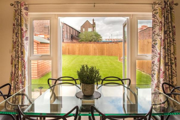 4 bedroom semi-detached house to rent - Photo 1