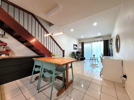PERFECT LOW MAINTENANCE 3BEDS+1MUILTI PURPOSE ROOM WITH LARGE COURTYARD + SEPARATE LARGE BALCONY - Photo 2