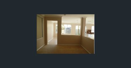 Perfect location - 4 Bedroom House - Photo 4