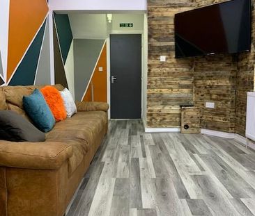 8 bedroom terraced house to rent - Photo 1