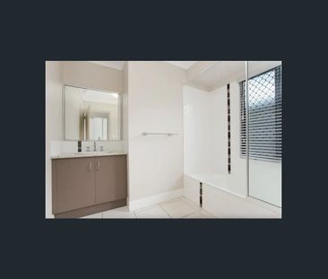 IMPRESSIVE FAMILY HOME ON LARGE BLOCK - Photo 6