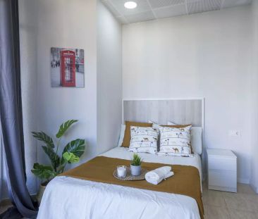 Room in a shared 9-bedroom apartment for rent in Sant Francesc - Photo 4