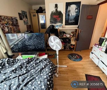 3 bedroom flat to rent - Photo 6