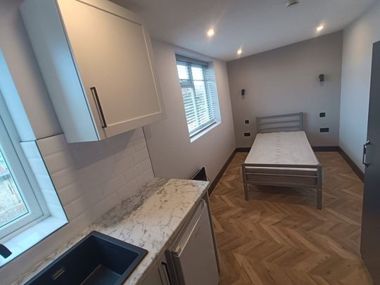 Room in a Shared House, Grayscroft Road, SW16 - Photo 1