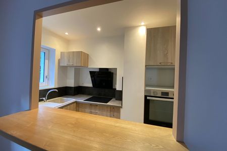 PROCHE COMMODITES, CALME, MAISON ANCIENNE 150,43M², GRAND SEJOUR, CUIS. AMENAGEE, 5 CHBRES, SDB, JARDIN DE 500M², CAVE, GARAGE - Photo 2