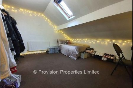7 Bedroom Houses in Hyde Park - Photo 2