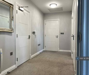 2 bedroom penthouse to rent - Photo 4