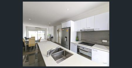 Modern Ground-Floor Living in a Prime Location - Photo 2