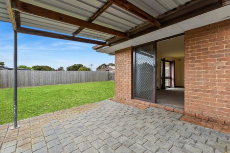 Charming Well Positioned Sunbury Home - Photo 3