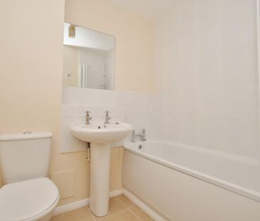 2 bedroom flat to rent - Photo 3