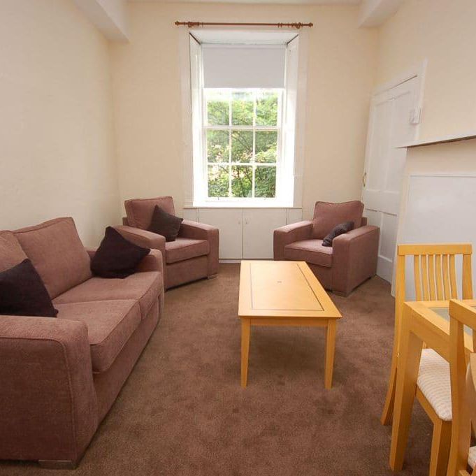 3 bedroom flat to rent - Photo 1