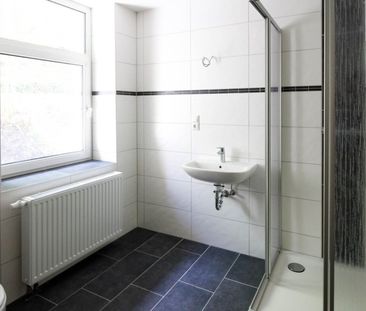 Schicke 2-Raum-Wohnung am Stadtrand von Aue mit Einbauküche - Photo 3